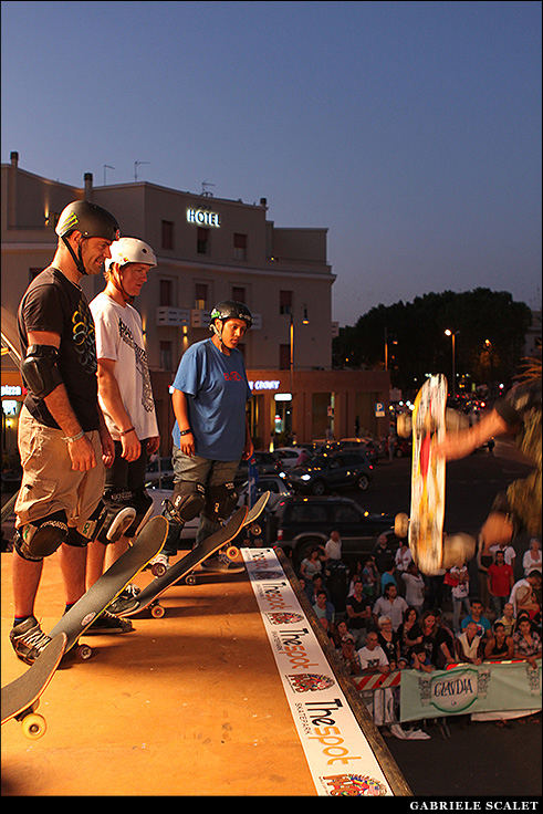 Skate half pipe