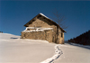 Cascina immersa nella neve